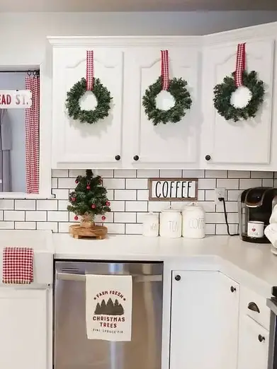 12 Kitchen Christmas Decor Ideas to Try This Season